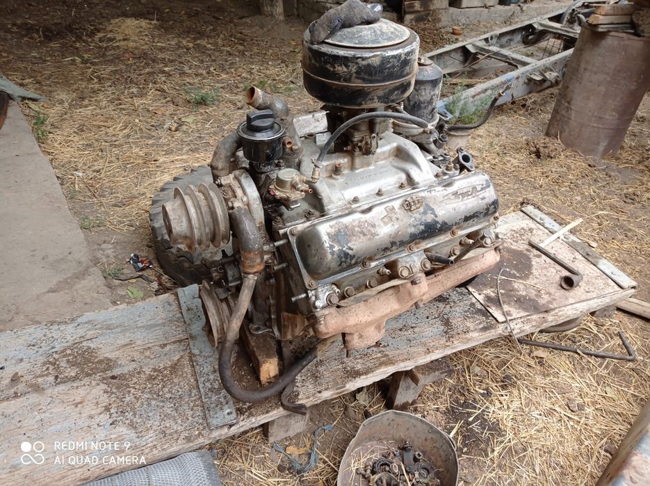 Продаётся запчасти на зил.