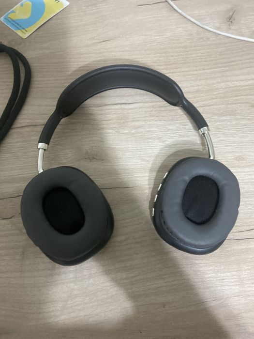 Продаю наушники P-9