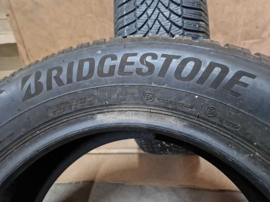2 Bridgestone R17 235/60
зимни гуми
DOT3421