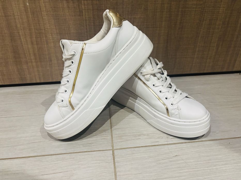 Маратонки / кецове Guess