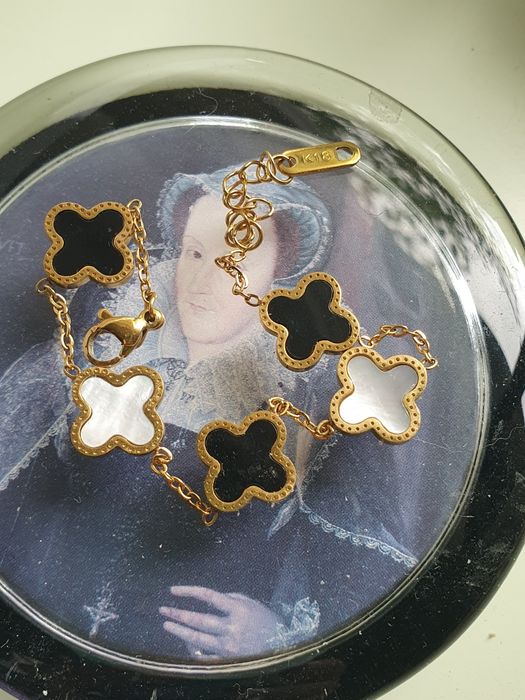 Бижута стилни тренд .Лондон