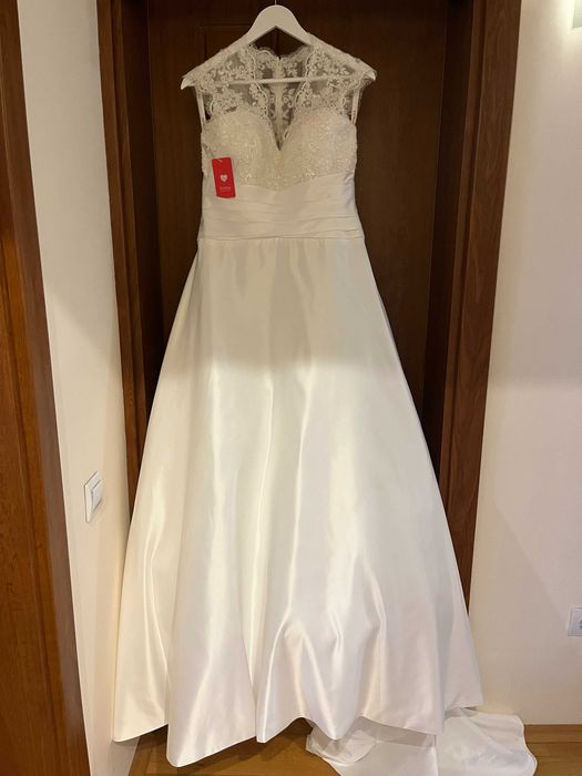 НОВА JJ`S HOUSE Булчинска рокля дълга с шлейф М L булченска сватбена