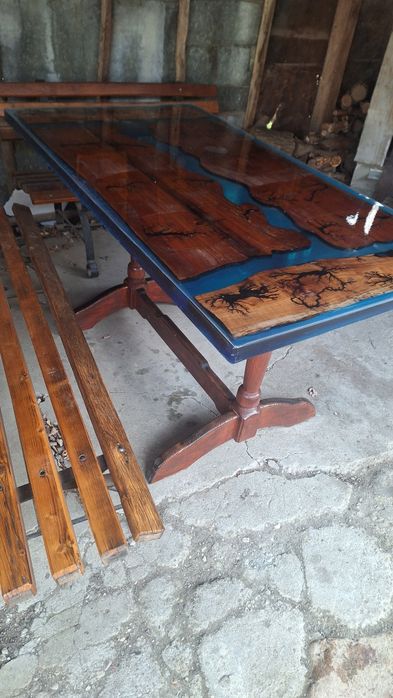 Masa din lemn masiv si rasina epoxidica