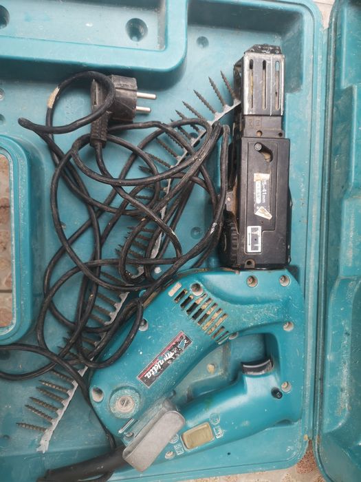 Makita 6833 Винтоверт за Гипс Картон Сухо Строителство