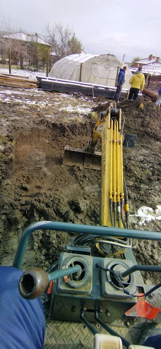 Услуги с малък багер