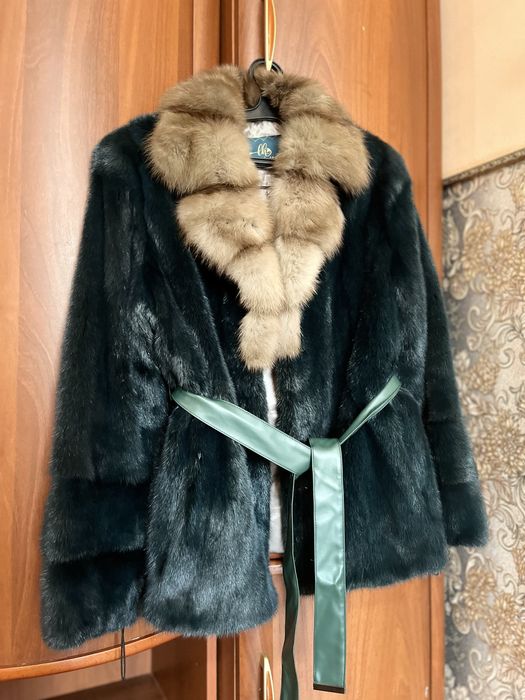Продается шуба с натуральным норковым мехом, почти новая.
