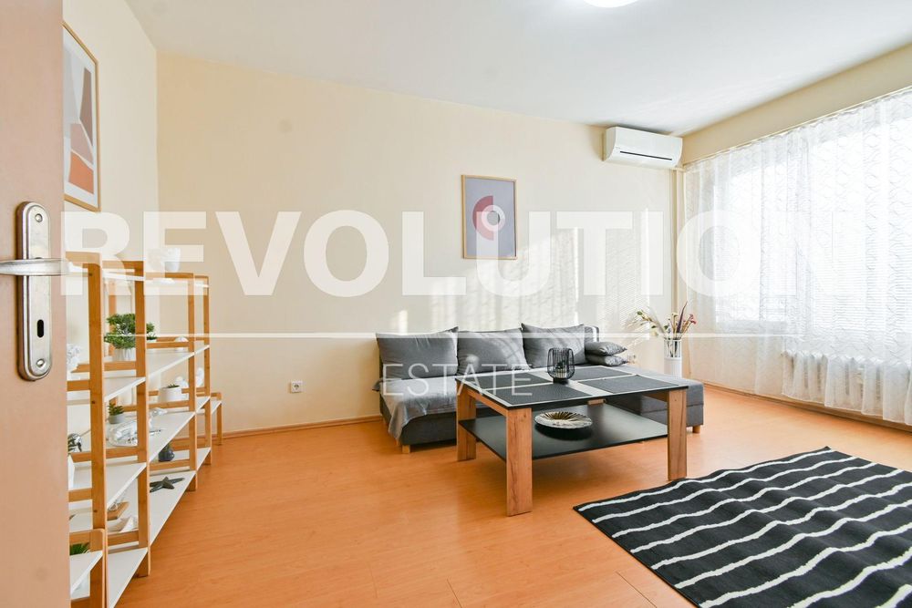 Дава се под наем Двустаен апартамент в София, Гоце Делчев - 68 кв.м за 664 € - Снимка #1