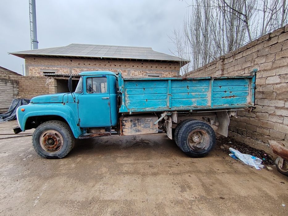 Zil 1985y srochna sotiladi