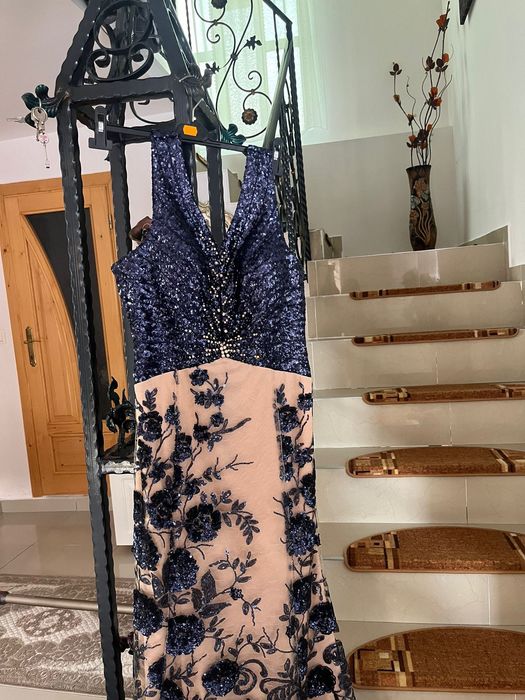 Vând rochi pentru evenimente