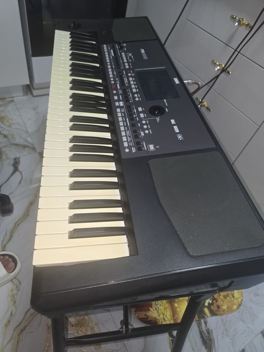Vând korg pa600 61 key orga arata foarte bine program nou  2026
