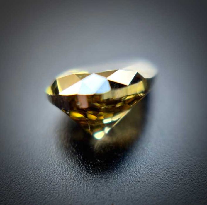 Естествен диамант сертифициран, цвят Fancy deep Brownish Yellow