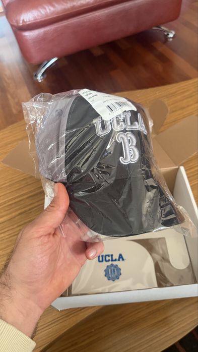 Бейзболна шапка с козирка