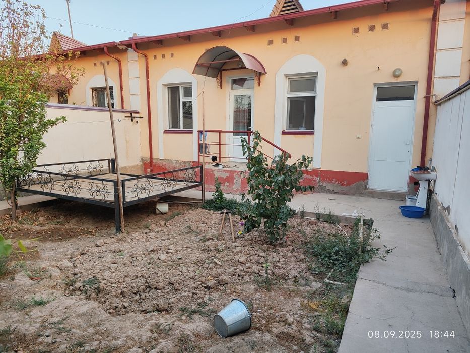 Qarshi shahri Sharsharadan 2 sotoxli xovli sotiladi