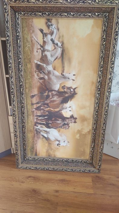 Продам картину лошадей