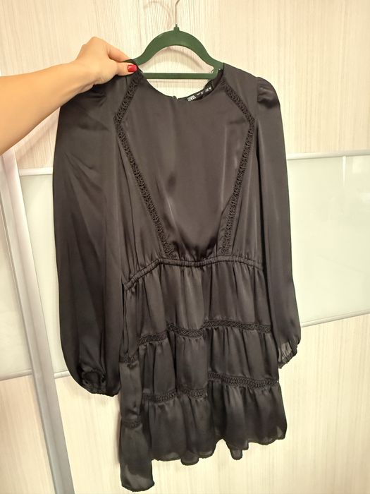 Черна сатенена рокля Zara – размер S