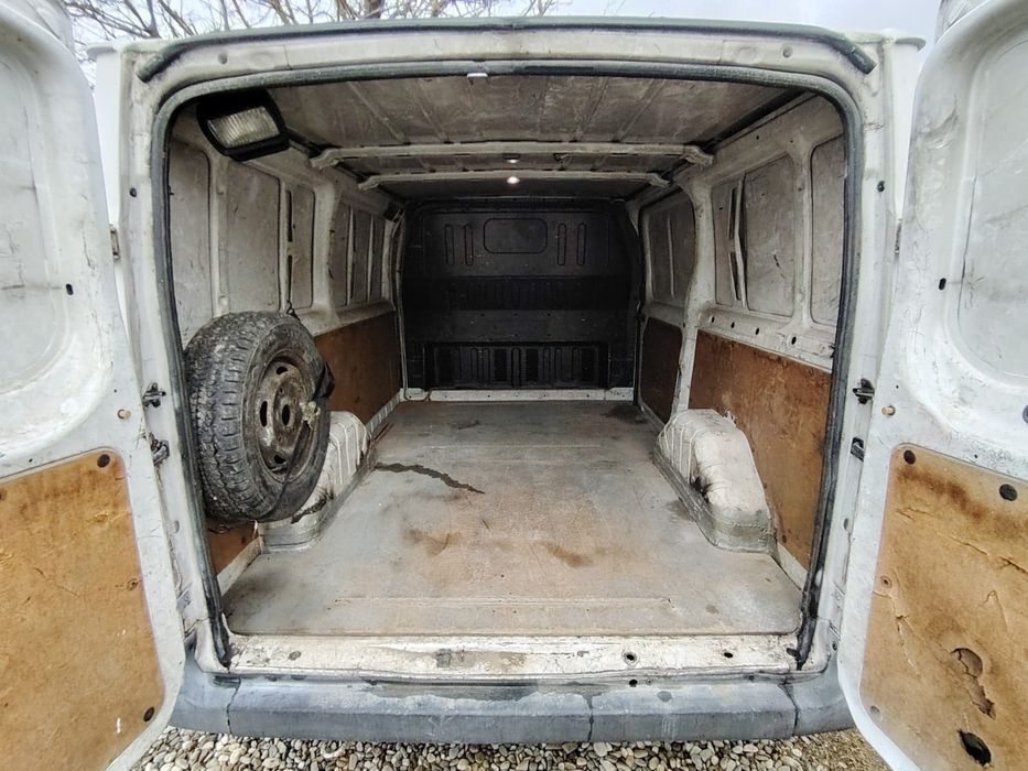 Duba Ford transit autoutilitara 2010