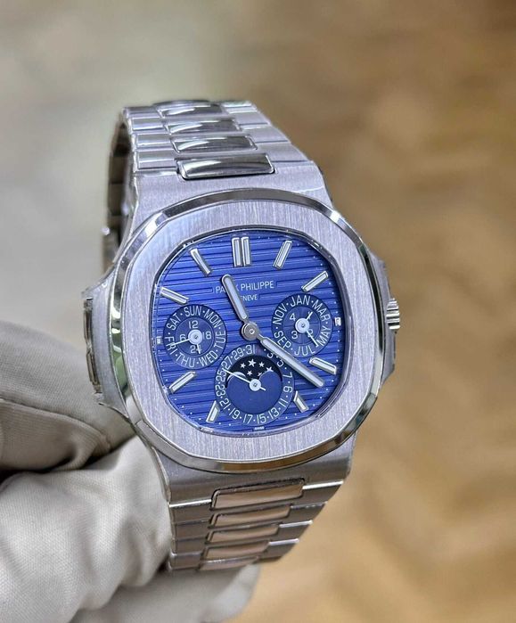 Часовник Patek Philippe Nautilus 5740/1G-001 с вечен календар