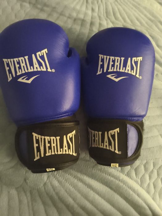 Боксёрские перчатки, почти новые
Отличные перчатки для тренировок