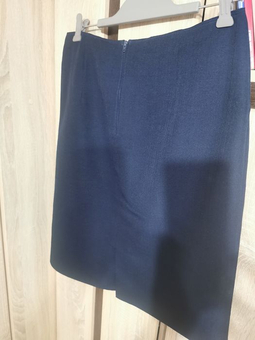 Vând fusta cu buzunare