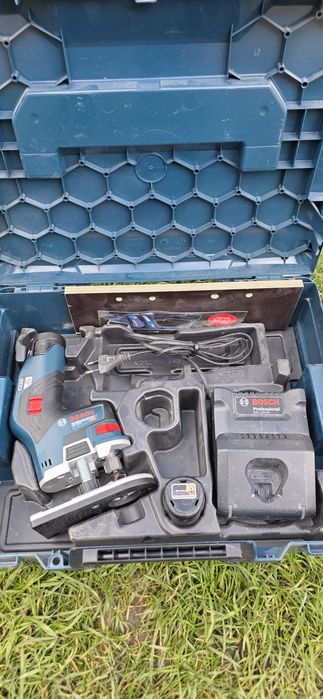 Freză bosch 12v 8