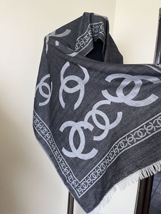 Eșarfa (șal) Chanel , impecabil , cașmir și mătase