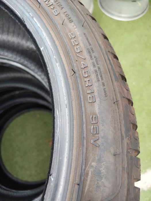 4 бр зимни 225/45/18 Goodyear