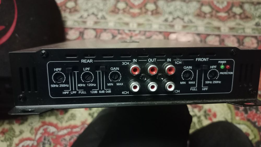 Сабвуфер, и усилитель на машину