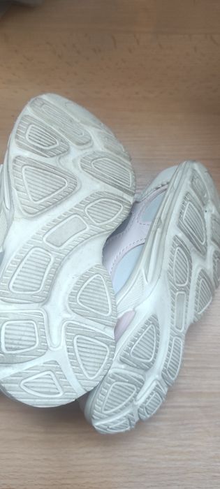 Кроссовки на девочку, 27 размер