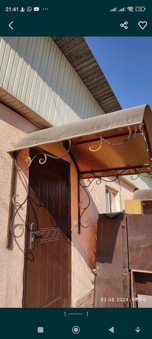 Козырек над дверью