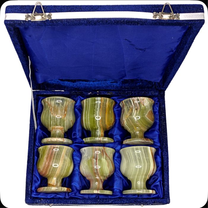 Рюмка из оникса. Натуральный камень.