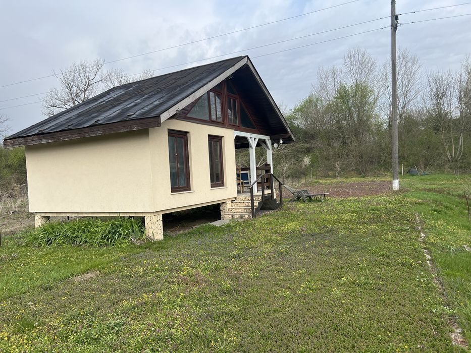Vand cabana cu livada si iaz