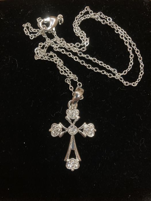 Продаю крестик.