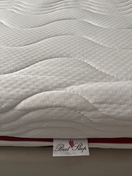 Pat tapitat 140x200 cu somiera rabatabila si saltea inclusa- ca nou