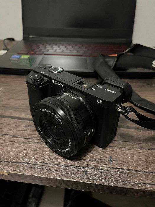 Vând Sony Alpha A6400 Aparat Foto Mirrorless 24MP 4k cu Obiectiv 16-50