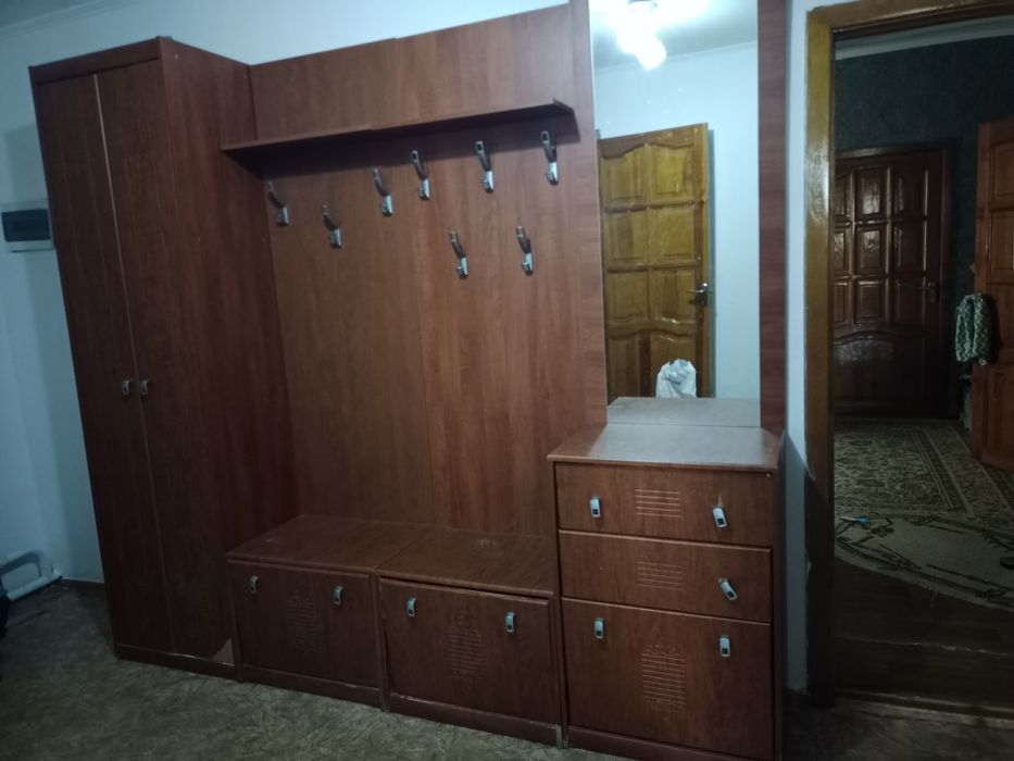 Прихожая б/у 4-х рядная