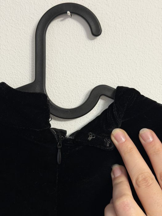 Rochie Nissa neagra catifea paiete midi marimea 38 guler  Revelion