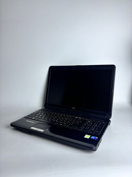 Ноутбук простой для офисных работ Fujitsu Core i3