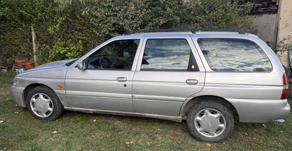 Ford Escort 1.8 (105 к.с) бензин