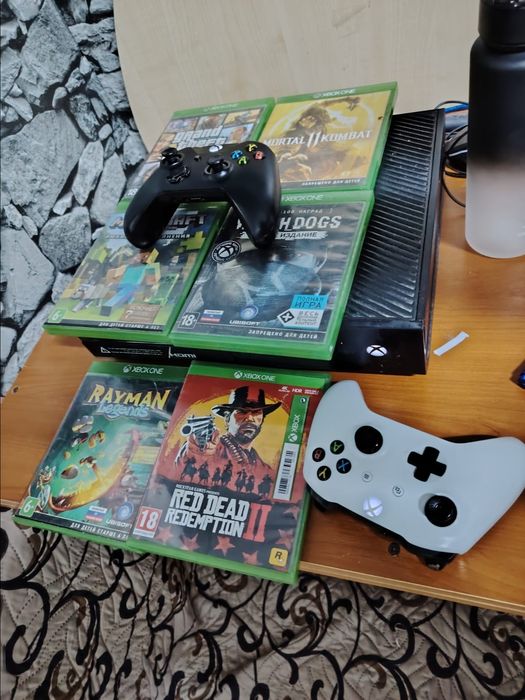 Продам приставку XBOX ONE