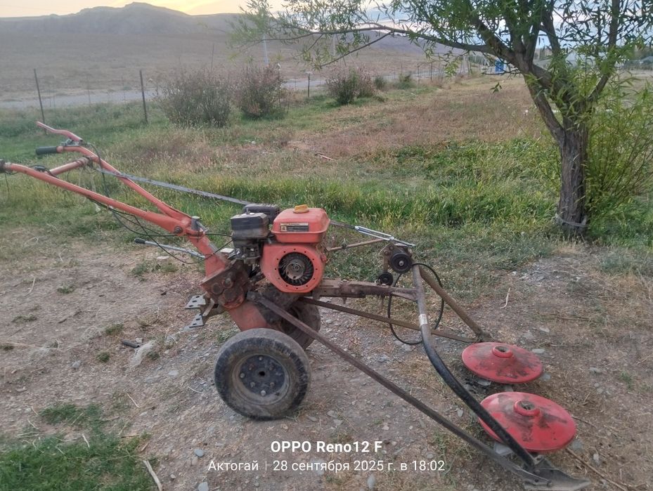 Мотоблок с роторной косилкой.