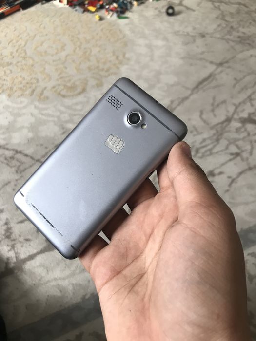 Продам за три телефона