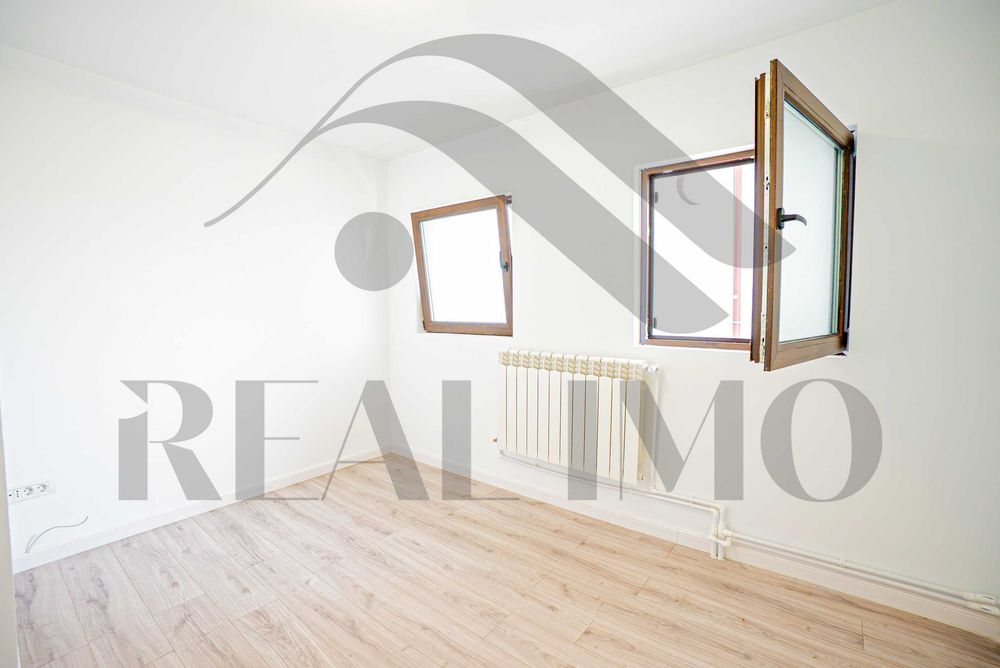 Duplex exclusivist în Piața Ovidiu | Vedere către Portul Turistic Tomis | Complet renovat în 2025