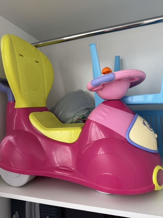 Продам Машинку толокар