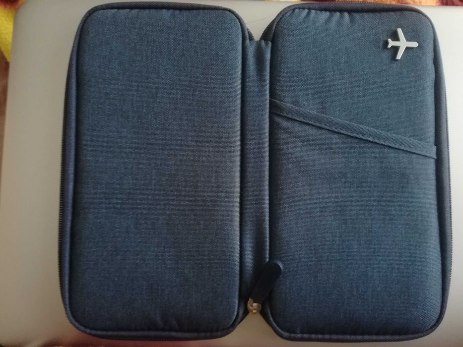 НОВ,Калъф за документи Troika- SAFE FLIGHT, тъмносин,Германия