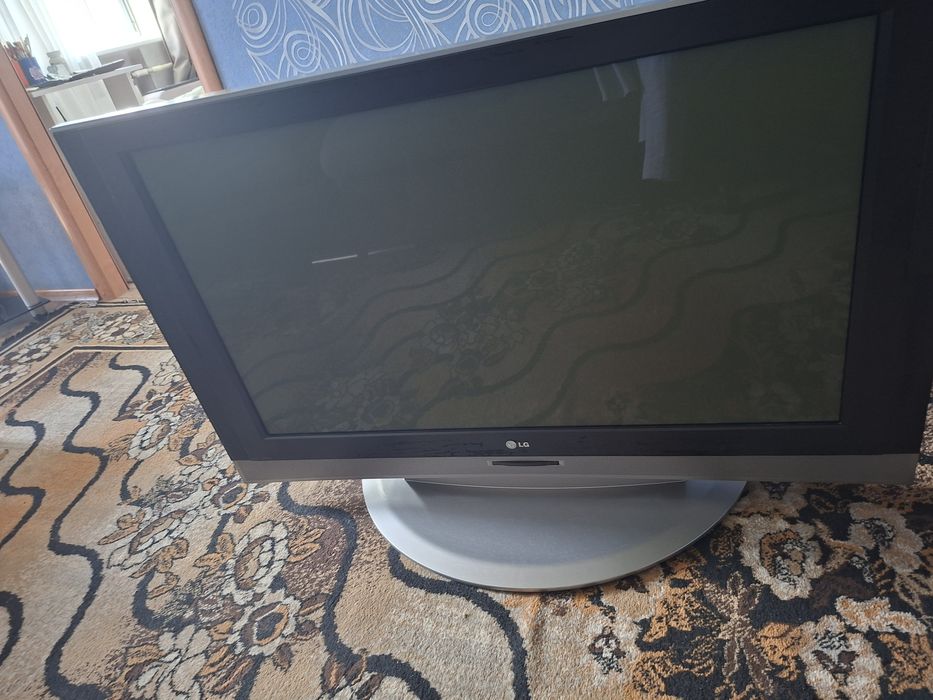 Телевизор LG  42PC3RV