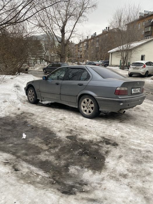 Продам зверя BMW 318 i