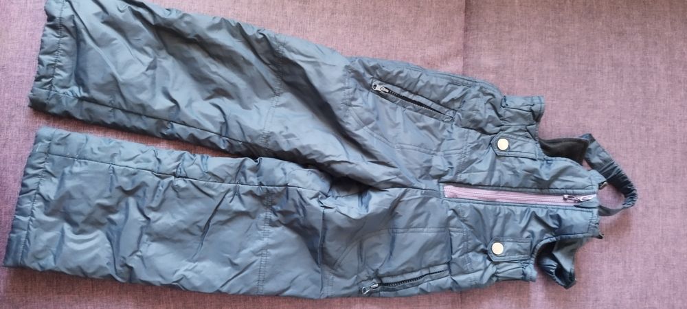 Продам комбинезоны и куртки