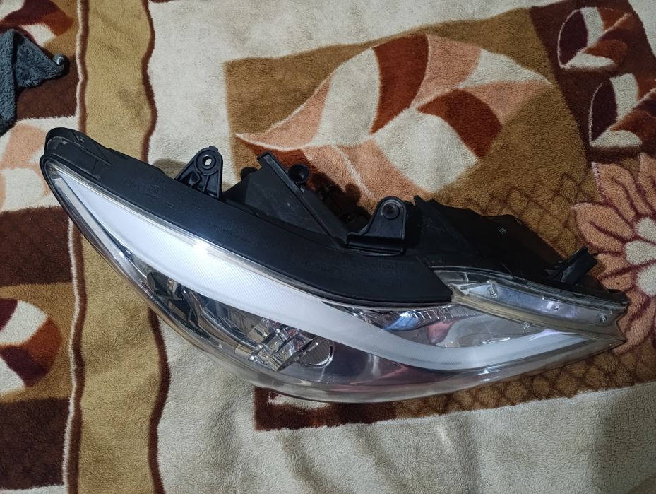 Фара на хундай genesis