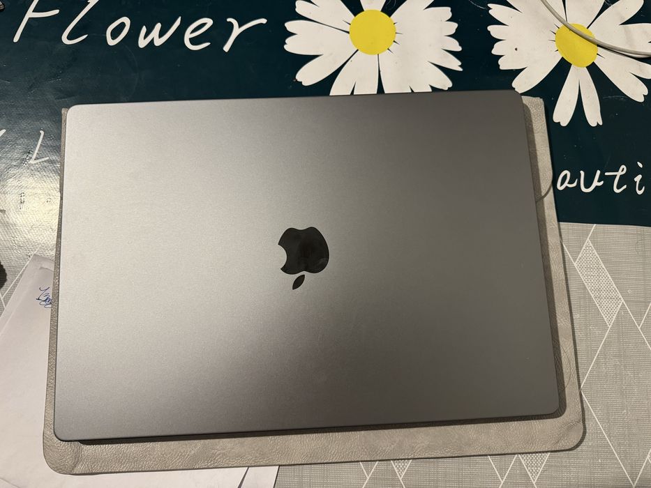 Macbook 16 pro  m1 pro 16/512
