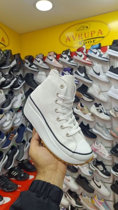 Adidașii converse dama